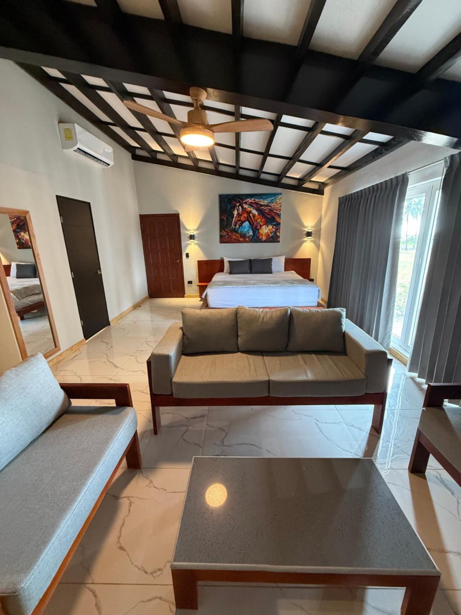 Hotel Tesoro Beach San Luis La Herradura 外观 照片